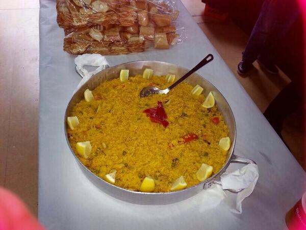 Comision_ADE's tweet photo. COMENZAMOS LA GRAN PAELLADA EN LA CAFETERÍA CENTRAL @universdanijose ¿OS LO VAIS A PERDER? #Paellada #ComisiónADE http://t.co/uHWeYa8h0i