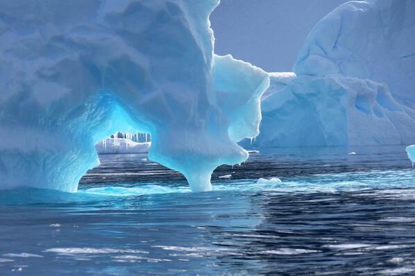 _Paisajes_'s tweet photo. Paisaje de hielo en la Antártida, en los confines del mundo. http://t.co/EMXZ7O8lZT