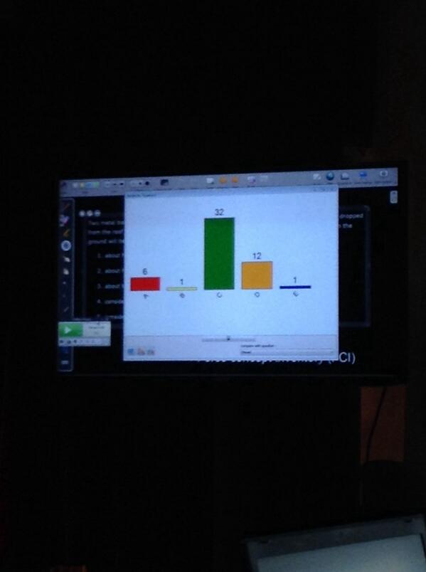 pafoury's tweet image. #polytech2014 - La réponse 3 obtient le plus de suffrage : elles arrivent en même temps.