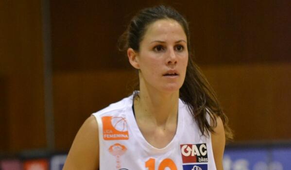 BasketfemZona23's tweet photo. Final Ana Suárez VS Rosó Buch  

RT este mensaje si tu favorita es Ana Suárez http://t.co/w8TG5nHh1o