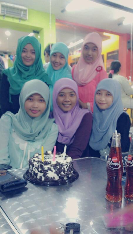 Erinaarinna's tweet photo. @intan97097329 @riskhaandutz @dinidinols @Kholidah_Z http://t.co/dXmzXXaOEC