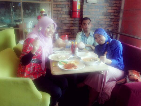 SuryaSukar's tweet photo. Again nyampe sini dengan diskon 20 % , emang tempat tongkrongan paling TOP, setelah operasi berjam2 @kokicafe http://t.co/jQl5BWge38