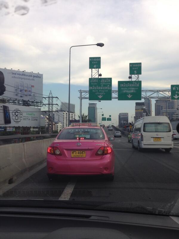 mozartjazz's tweet photo. @fm91trafficpro ทางลงทางด่วนเพลินจิตฝั่งเหนือรถสะสมติดยาว http://t.co/4MlM0FA0RK