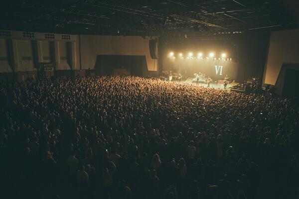 youmeatsix's tweet photo. Thank you #Plymouth @PlymPavilions. Hope you enjoyed the show. http://t.co/K0F7fhu0kq