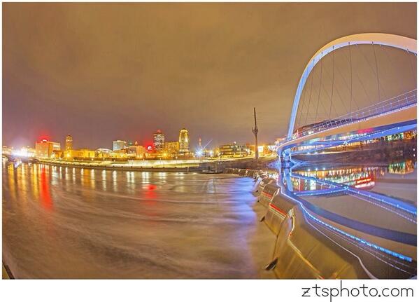 More #DesMoines awesomeness at night!  #Iowa <a href="/DE5MO1NE5/">Des Moines Life</a> <a href="/DMRegister/">Des Moines Register</a> @DesMoinesLife <a href="/dsmisnotboring/">DesMoinesisNOTBoring</a> <a href="/KCCINews/">KCCI News</a>