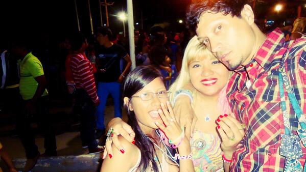 gdavidcastillo's tweet photo. #throwbackthursday Celebrating NewYear #Galapagos #Ecuador The best New Year Ever :) <3 http://t.co/AwFkwbe5xX