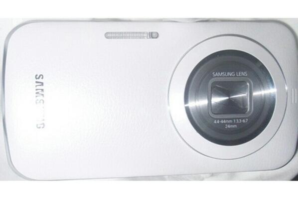Pocketlint's tweet image. Samsung Galaxy S5 Zoom camera, or K Zoom, leaks in a photo #S5Zoom #Kzoom bit.ly/QIEj7L