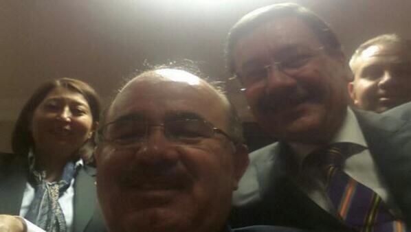 fevri_sosyolog_'s tweet photo. ne adamlar gördüm selfie'leri yok ne selfie'ler gördüm içinde adam yok http://t.co/OEpaOjHUWV