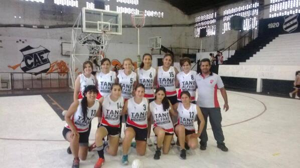 Estreno de camisetas para <a href="/CestoSEOC/">SEOC cestoball</a> de #Tucuman