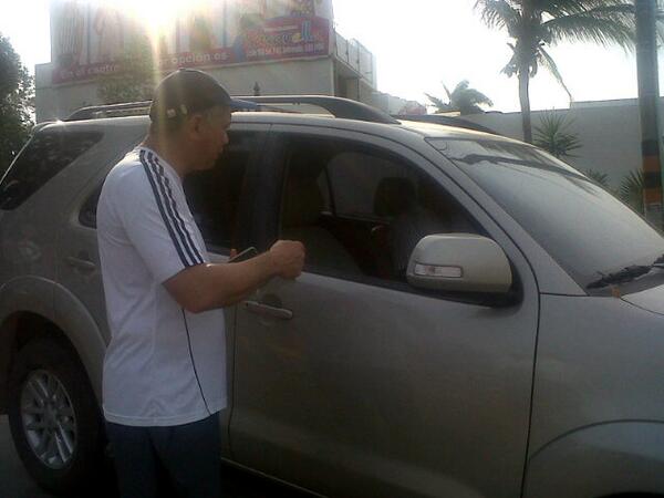 “<a href="/PrensaVpar/">Ofic Prensa Alcaldia</a>: <a href="/FredysSocarrasR/">Fredys Socarras Reales</a> entrega a la comunidad volantes rostros de delincuentes más buscados. #VamosPorEllos ”