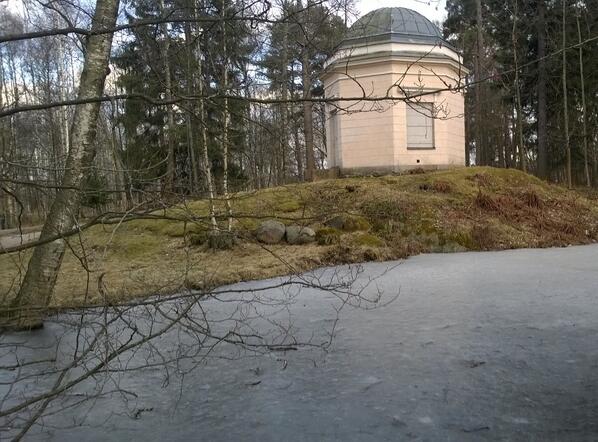 _InspiringToday's tweet photo. Neo-classical gazebo (C. L. Engel) in the English garden of Herttoniemi manor park. The pond is still frozen. http://t.co/Z1V0qSkXA1