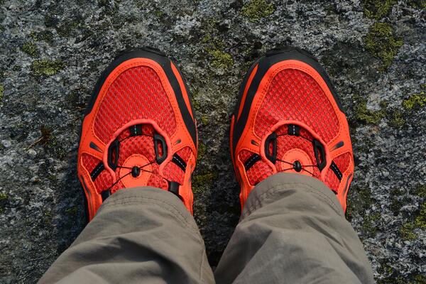 Mer fargesterke joggesko skal man lete lenge etter! bjarnesturblogg.blogspot.no/2014/04/lette-… #vikingfootwear #friluftsliv #sko