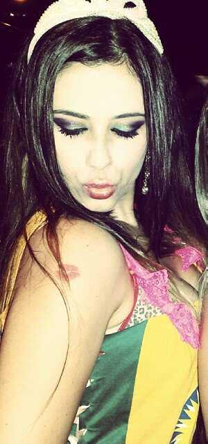 bacci_minhavida's tweet photo. Bjinho no ombro , eo que manda #Sinara pra todas as invejosas , recalcadas de plantao dsse flw . http://t.co/FROrQFcwLl