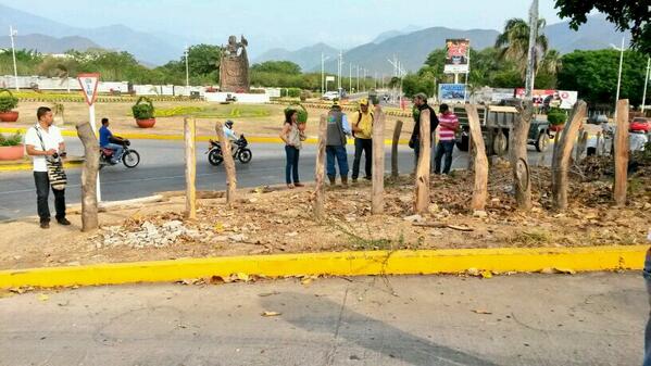 “<a href="/ATLinnovacion/">ATL Innovación</a>:oficina Espacio Público desmonta la cerca de la ezquina de la glorieta La Pilonera. ”<a href="/FredysSocarrasR/">Fredys Socarras Reales</a>