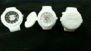 liderdorky's tweet photo. @RPWFanbases pengen numpang promo dong min :D aku jual taptap watch kpop. Bisa custom, idr 75ribu :) http://t.co/A5jBBnH5d1