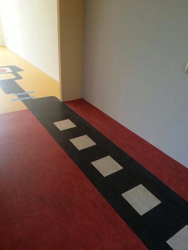 Deze vloer is ambachtelijk met de hand ingesneden naar het patroon van de klant. #forbo #HaskerKroon. <a href="/forboflooring/">Forbo Flooring</a>
