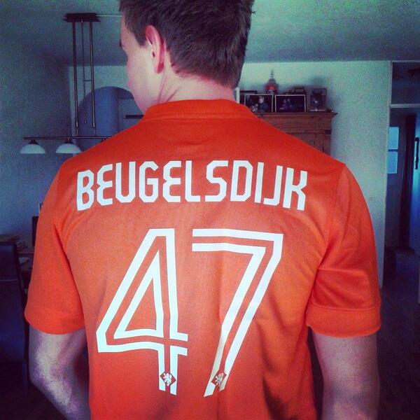 ADODenHaag's tweet photo. Met zijn geluksgetal 47 is ADO DH fan Casper van den Berg er al uit v.w.b. de opstelling van Oranje! @tombeugelsdijk http://t.co/YknwaG5Ylr
