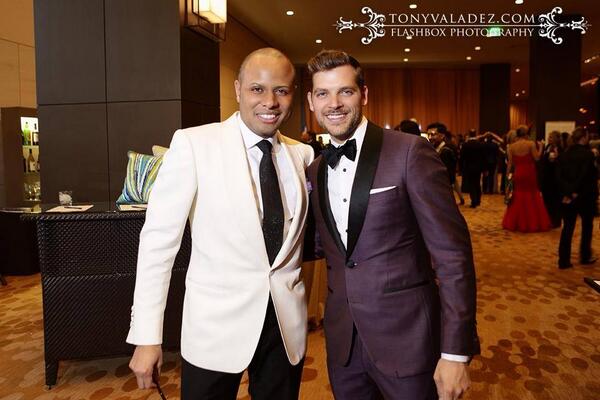HarperAndJones's tweet photo. Drew with client and good friend @cordeylash at @DIFFADallas. Photo by @TVPhotographer #purpletux #DIFFA2014 http://t.co/KMVTR3Z52W