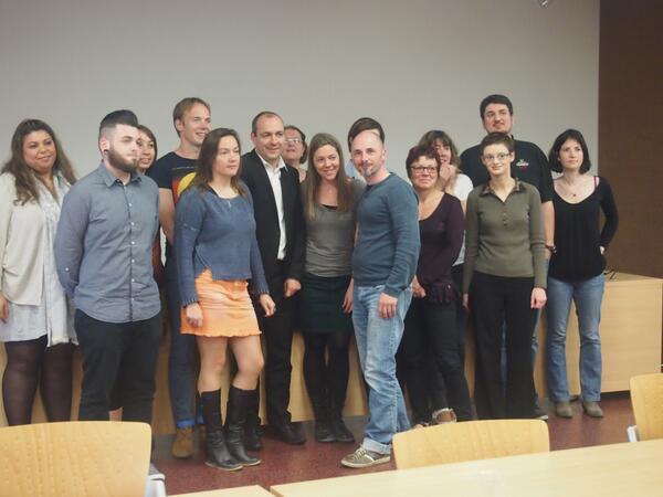 Fep42cfdt's tweet photo. Les Jeunes Adhérents de la FEP avec Laurent berger au siège de la CFDT. Merci Laurent !! http://t.co/F0Gmc5AZsl