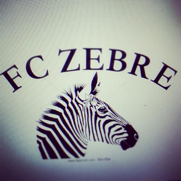 Fc Zebre チーム名紹介 Fc Zebre ゼーブル フランス語でシマウマという意味です フランスではシマウマはダークホースの象徴と言われています 出来てまだ１年のチームですが様々な大会でダークホースとなれるよう頑張っています Http T Co