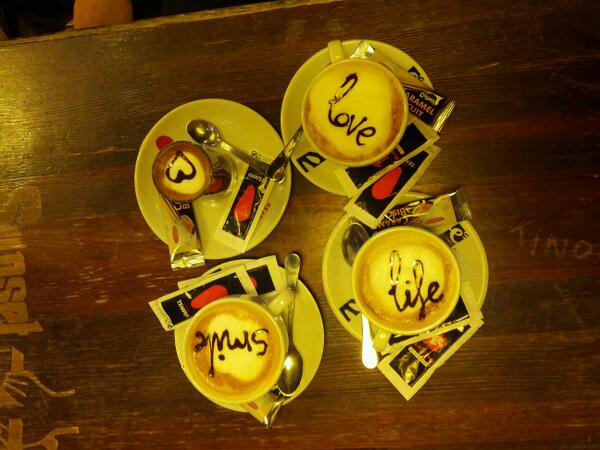 larisnuez92's tweet photo. Café con ilusión!! Yupiii @Laurapf_Sm @lilipuli7 @nat_sanma @larisnuez92 http://t.co/lBjRIYgKR5