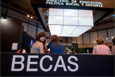 Eurojoves's tweet photo. Ayudas Erasmus para movilidad de estudiantes curso 2014-15: http://t.co/Op4K8rKc5f. Solicítalas antes del 23 abril! http://t.co/qc0vSPkMlR
