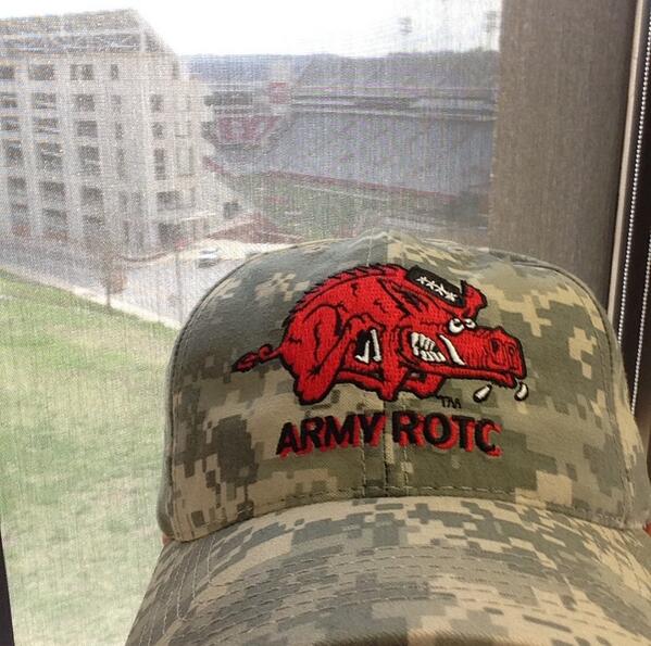DJPUGHSR's tweet photo. Thanks @ArmyROTC Razorback Brigade! Love the new hat!! @UA4Student http://t.co/Ty50eXJSul