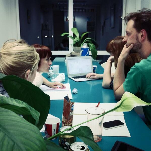 roverhoofdman's tweet photo. De eerste late-night-brainstorm-sessie voor @invervoering... http://t.co/FrEF6isv0B