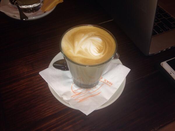 SusieBDiet's tweet image. A perfect Melbourne coffee to start the day #FILEX2014 #maxbrenner