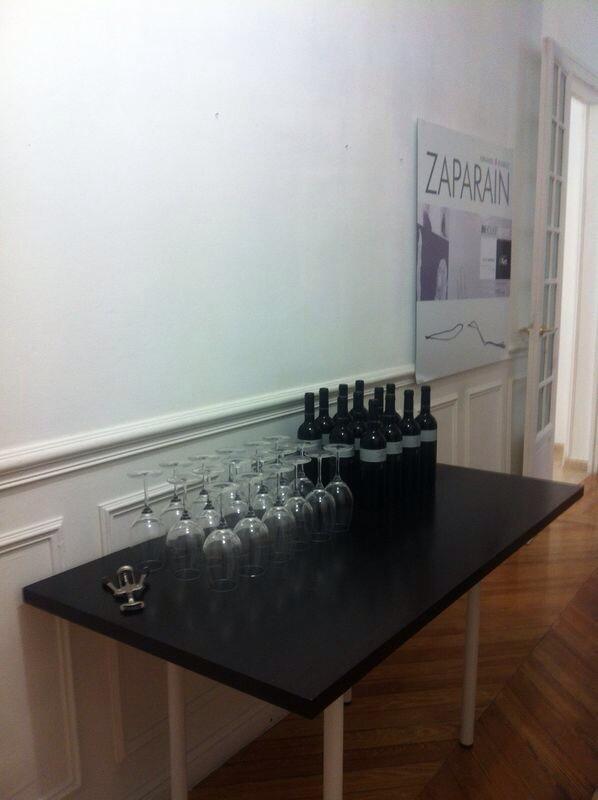 atelierzaparain's tweet photo. En Infantas 27 todo listo para inauguración #inhouseartist un placer tener @AlonsodelYerro y disfrutar de @DORibera http://t.co/1LdpDoFhsS
