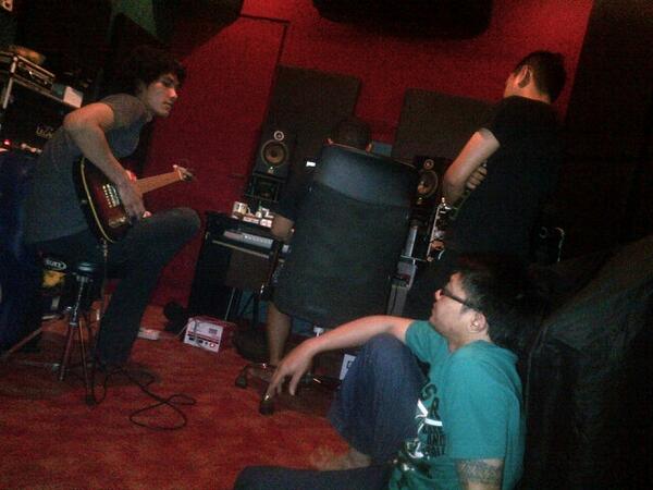 priaband_ID's tweet photo. Reo,reza,david @reodavinci @band_pria @QnoyVid @pria_praksa @pepengpria http://t.co/hbv3Vjze2M
