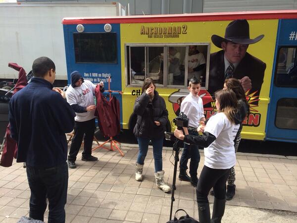 AnchorVan's tweet photo. Already the show is underway! Come to Dundas &amp; Victoria for the festivities! #AnchorVan #Toronto http://t.co/1OYvXQtl8Z