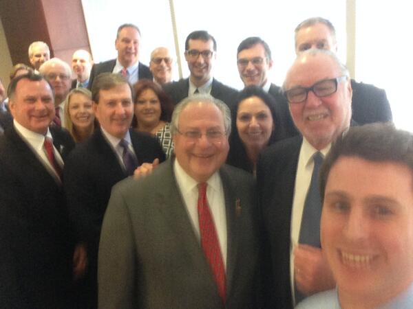 tjod's tweet photo. Ortiz has POTUS, Ellen has the Academy but we have .@SpeakerDeLeo! #mapoli #selfie http://t.co/FXDGJfru77