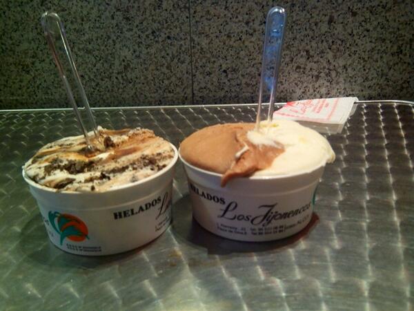 saravidal3's tweet photo. Helado + @JaniAL13 = combinacion perfecta <3 http://t.co/a2LhNpVkhY