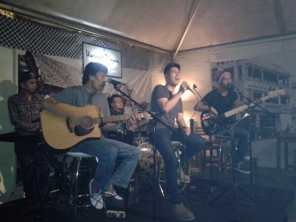 jamming session with <a href="/Takaedaa/">Takaeda</a> <a href="/zaldyriza/">Muh.Zaldy Riza</a> <a href="/abellautiss/">ΔbeLL Δutiss</a> <a href="/tonysaputro/">Tony Soekamti</a>