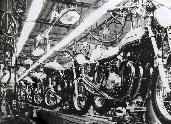 AutecoMotos's tweet photo. La Kawasaki Z1 hizo su debut en 1972. #ThrowbackThursday http://t.co/GpdNoZ8KjO