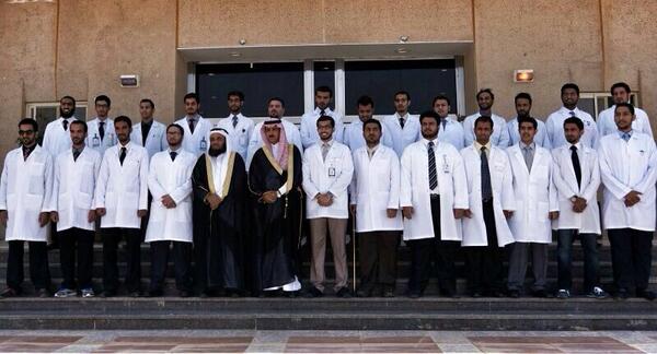 تحتفل جامعة حائل ومدينة حائل بتخريج اول دفعة أطباء وطبيات، اللهم بارك لهم وبلغ الجميع مراده 🌹❤️
