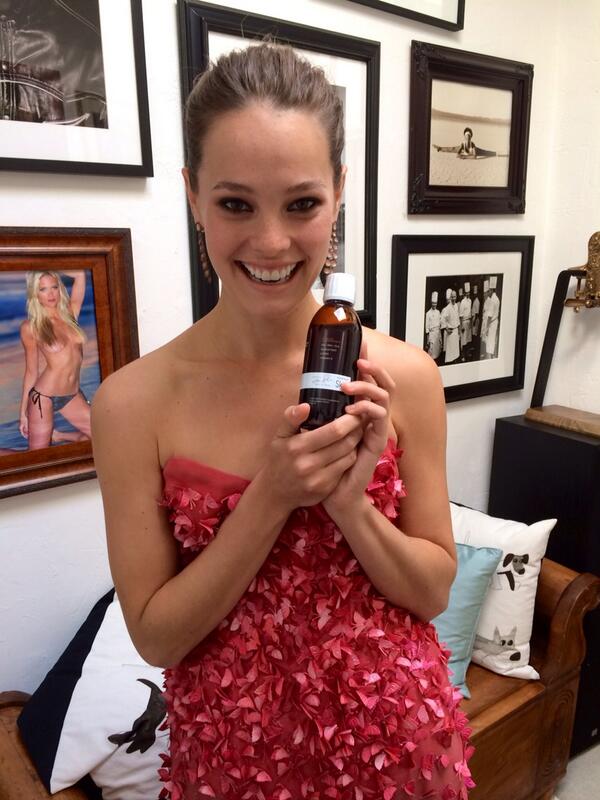 RussellBaer's tweet photo. Gorgeous Truebood star Bailey Nobel loves Ascenta Skin @AscentaSkin @Marc_StOnge @Ascenta_Health #hbo #beauty http://t.co/t3Pf9daGt3