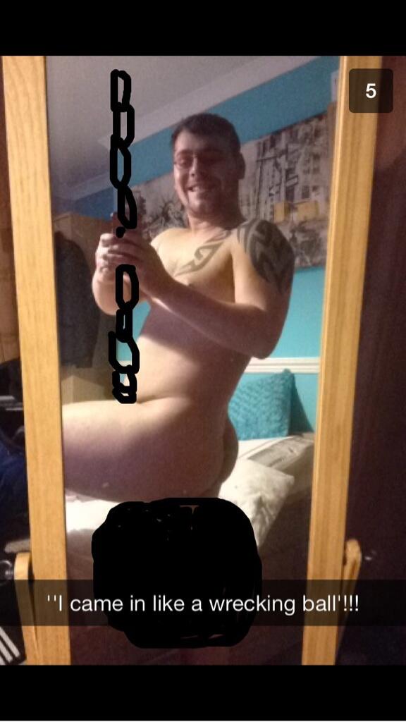 _Paul__Brown's tweet photo. @MileyCyrus any chance of a retweet for my pal @ThrobbingWood hes your biggest fan http://t.co/i24iHr9JjI