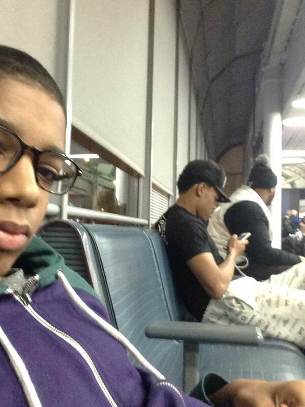 BurnerAccouht's tweet photo. Lmaoo "Why won't @Drake follow me on twitter" - @chancetherapper http://t.co/p0GeMnpadd