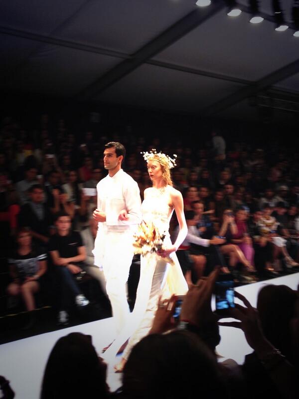 VivalaModamx's tweet image. Con este vestido termina el desfile de la colección de Lydia Lavín @fashionweekmx