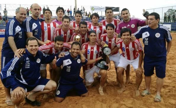 Exafutbolpy's tweet photo. El goleador del @ex_SAS, @sebasamarilla participó del último mundial de fútbol playa vistiendo la albirroja #exadatos http://t.co/J35Bp9LTT8