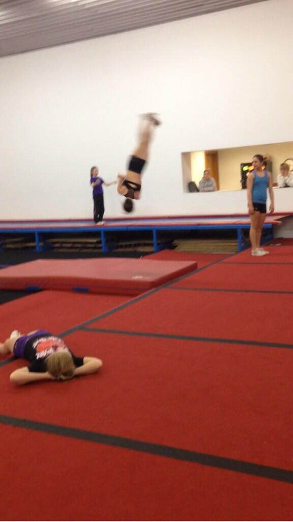 clingermanla's tweet image. “@EliteHeatCheer: First double full in the firehouse! 🚨 congratulations @_Maddieburgess #hyho #doublefull #work http://t.co/5dzRsgemib” 😍👏👏