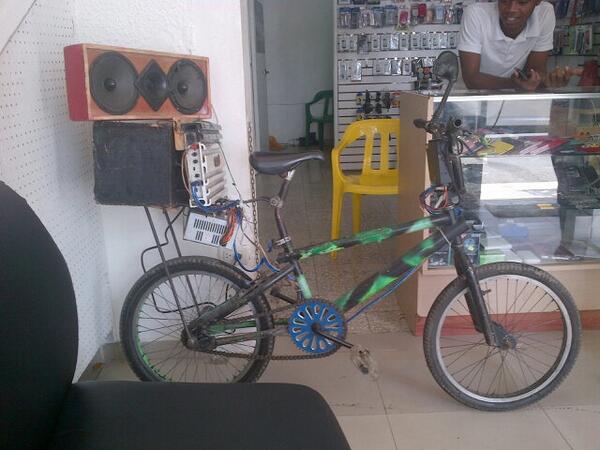 SmartStylerd_'s tweet photo. Los clientes de aqui vienen astoaaaaaa http://t.co/jb3XgPyxdn