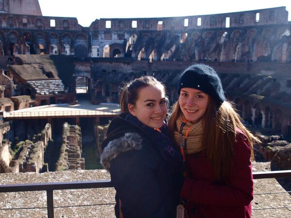 nicamarti's tweet photo. Una setmaneta i te veig baby love. 
P.D.Quan tornam a Roma? @MERIG18 http://t.co/q3uEH90190