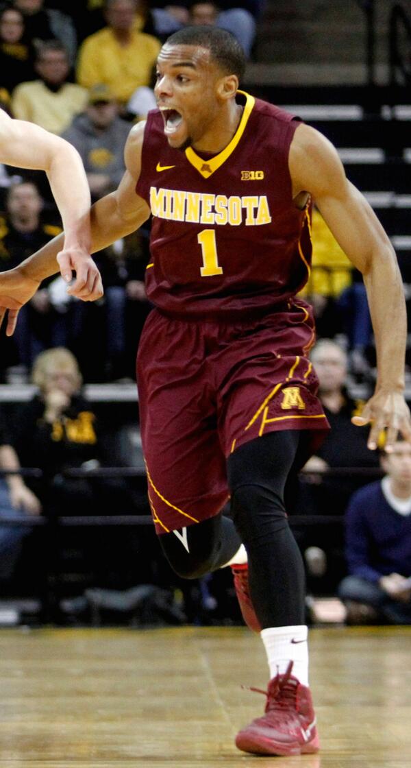 2XU_USA's tweet photo. #Minnesota up at the half in the #NIT championship game - another team that rocks 2XU #Compression! Go Gophers! http://t.co/3cVxUEk5qH