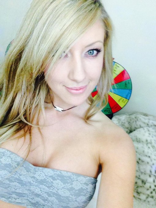 I don't look sick do I?! Getting online now ? http://t.co/KekZFYaC75<a href="/tag/girlsofmygirlfund"class="tags"><span>#girlsofmygirlfund</span></a>