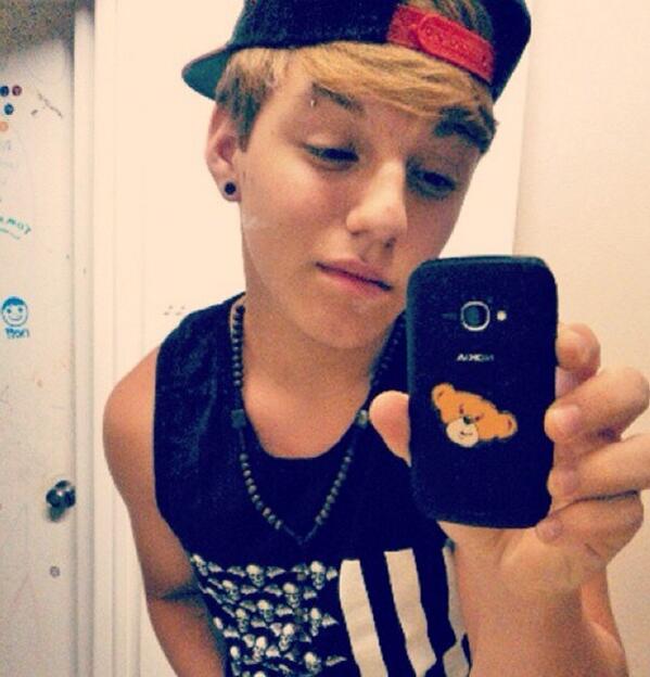 “@raindrcp: RT with a RL and whoever RTs/Favs thinks you're flawless”