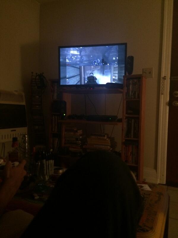 UhMazeZingLee's tweet image. Always find myself around call of duty! #CODblackops2 #Zombies #nerd #fuckit