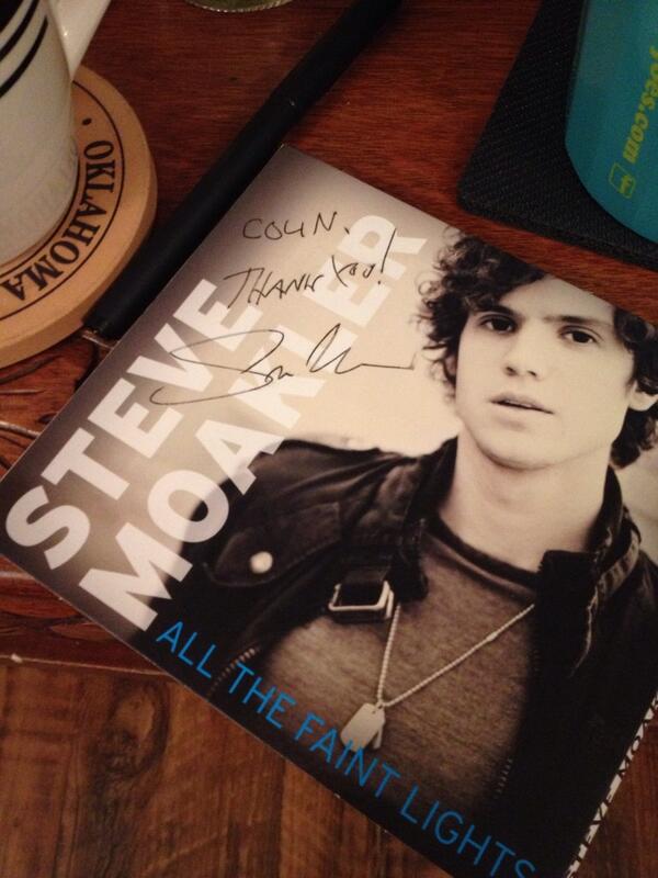 colinpurcell13's tweet photo. Had a fantastic night seeing @stevemoakler ! He even gave a thank you present for running his table! http://t.co/l438Nj9IEc
